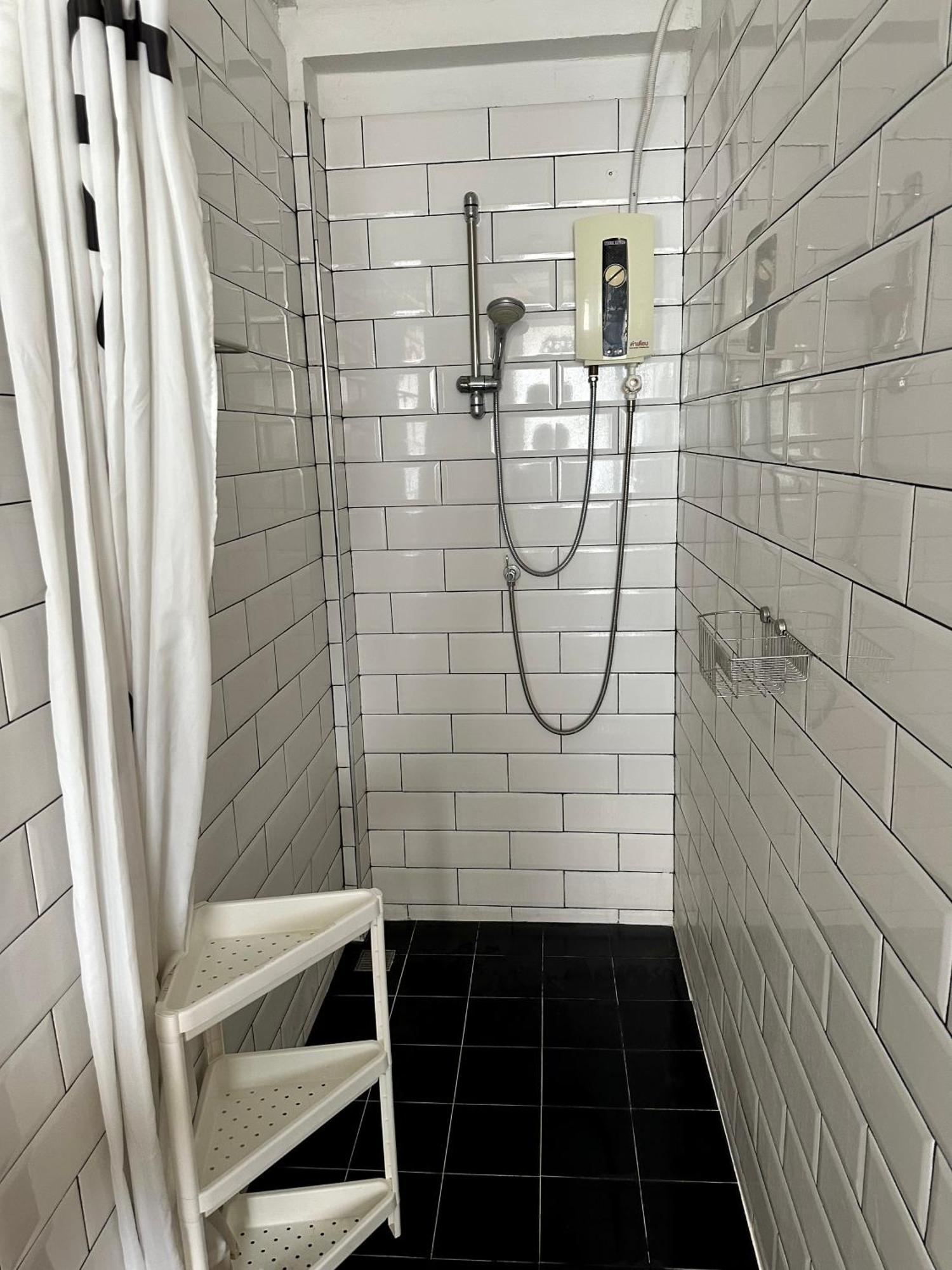 The Cute Silom Hostel Bangkok Buitenkant foto